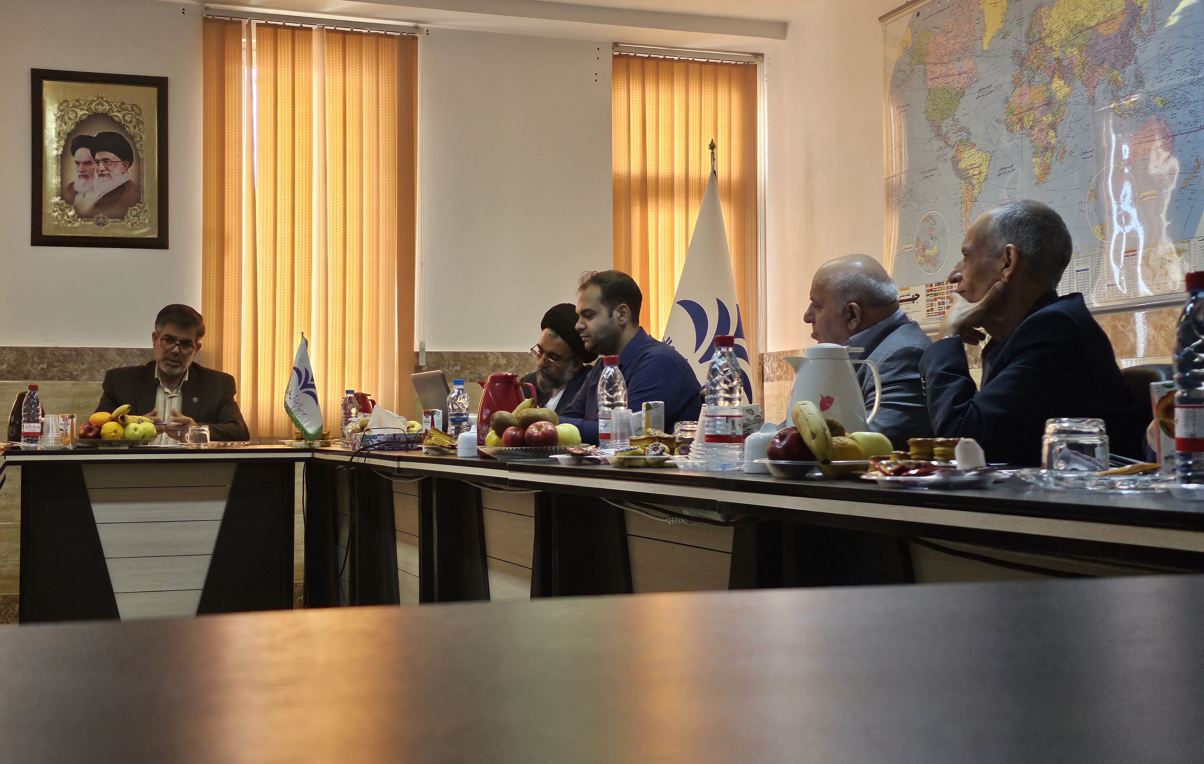 برگزاری جلسه هيأت امناء موسسه آموزش عالی خرد بوشهر برگزاری جلسه هيأت امناء موسسه آموزش عالی خرد بوشهر