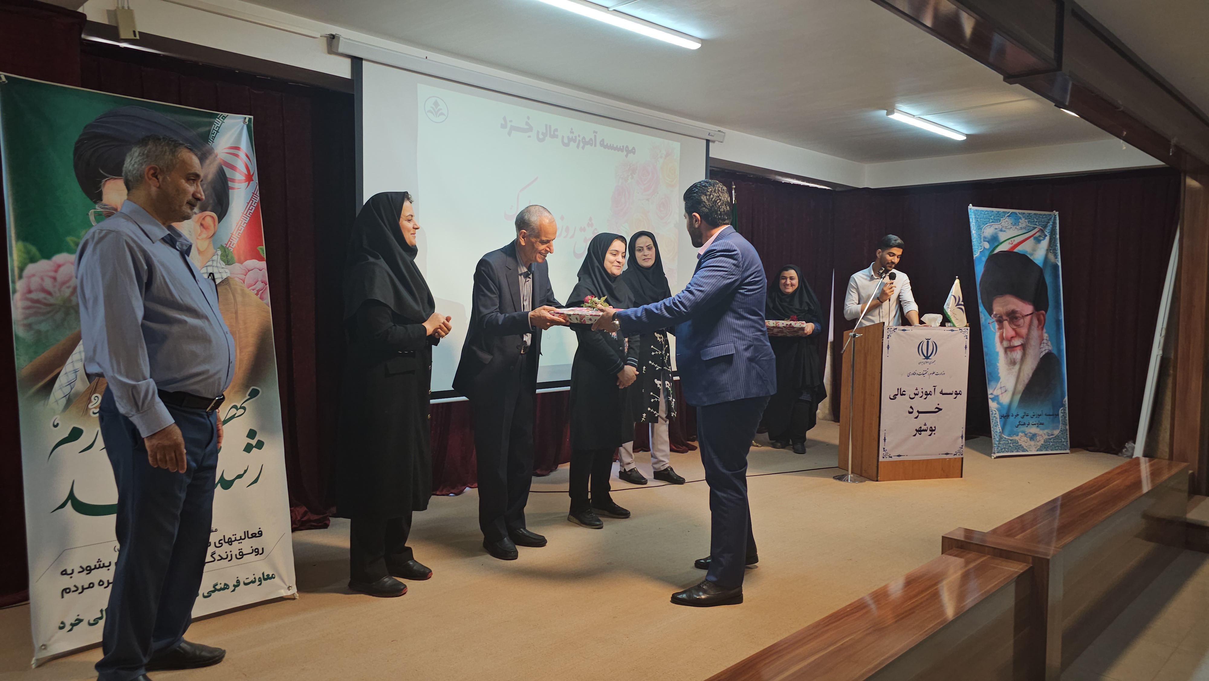 مراسم بزرگداشت روز استاد در موسسه آموزش عالی خرد برگزار شد